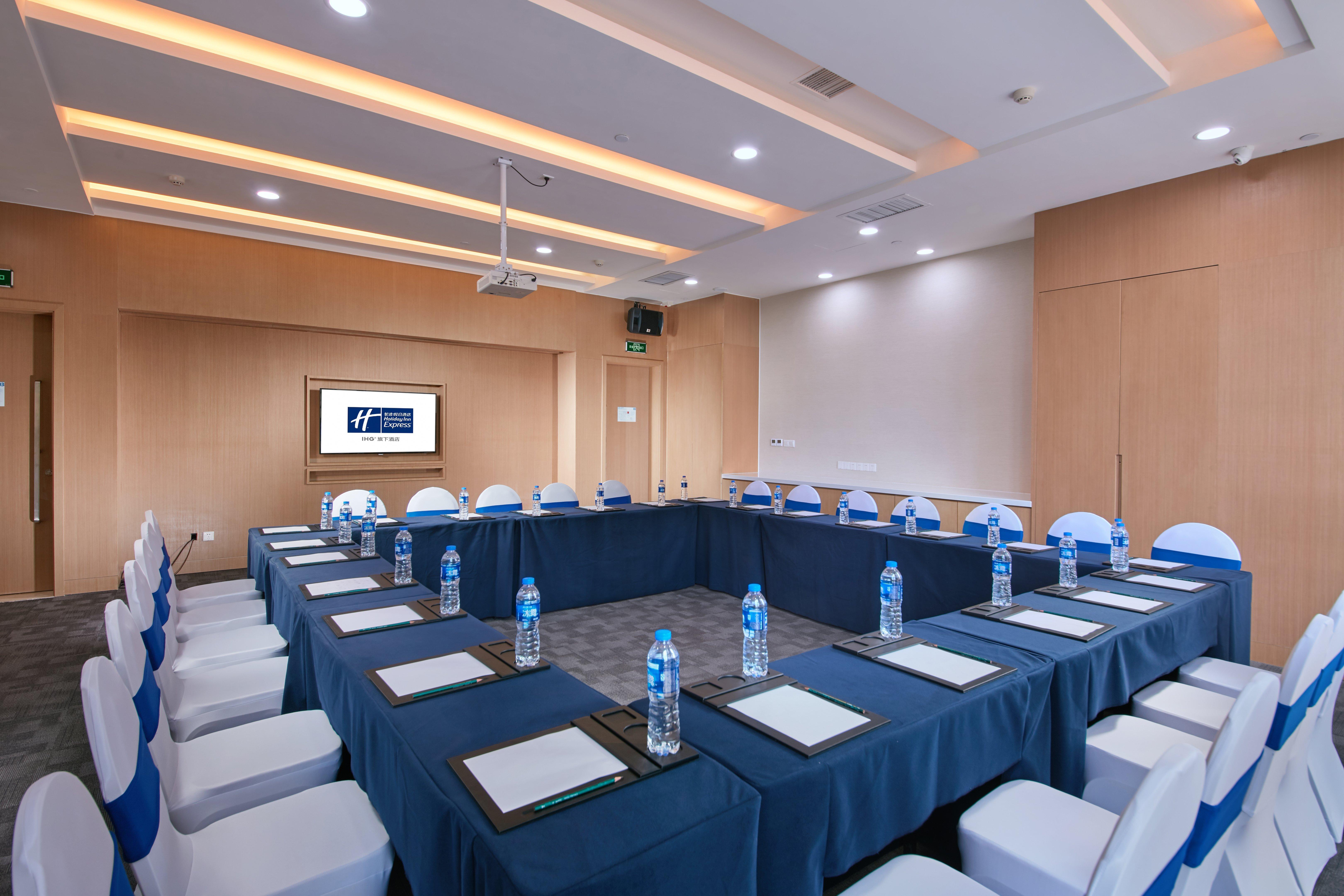 Holiday Inn Express Luoyang Yichuan By Ihg Экстерьер фото