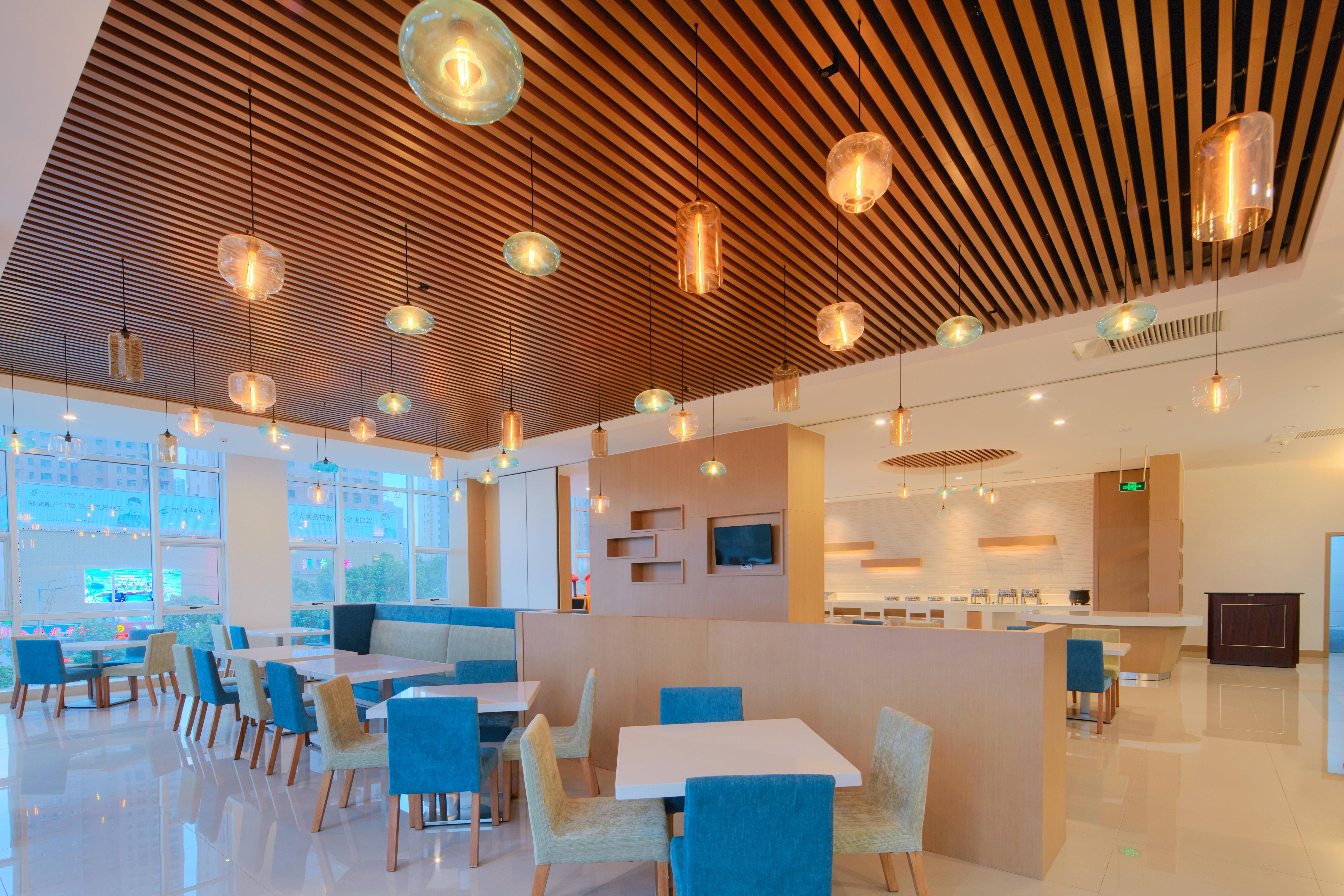 Holiday Inn Express Luoyang Yichuan By Ihg Экстерьер фото