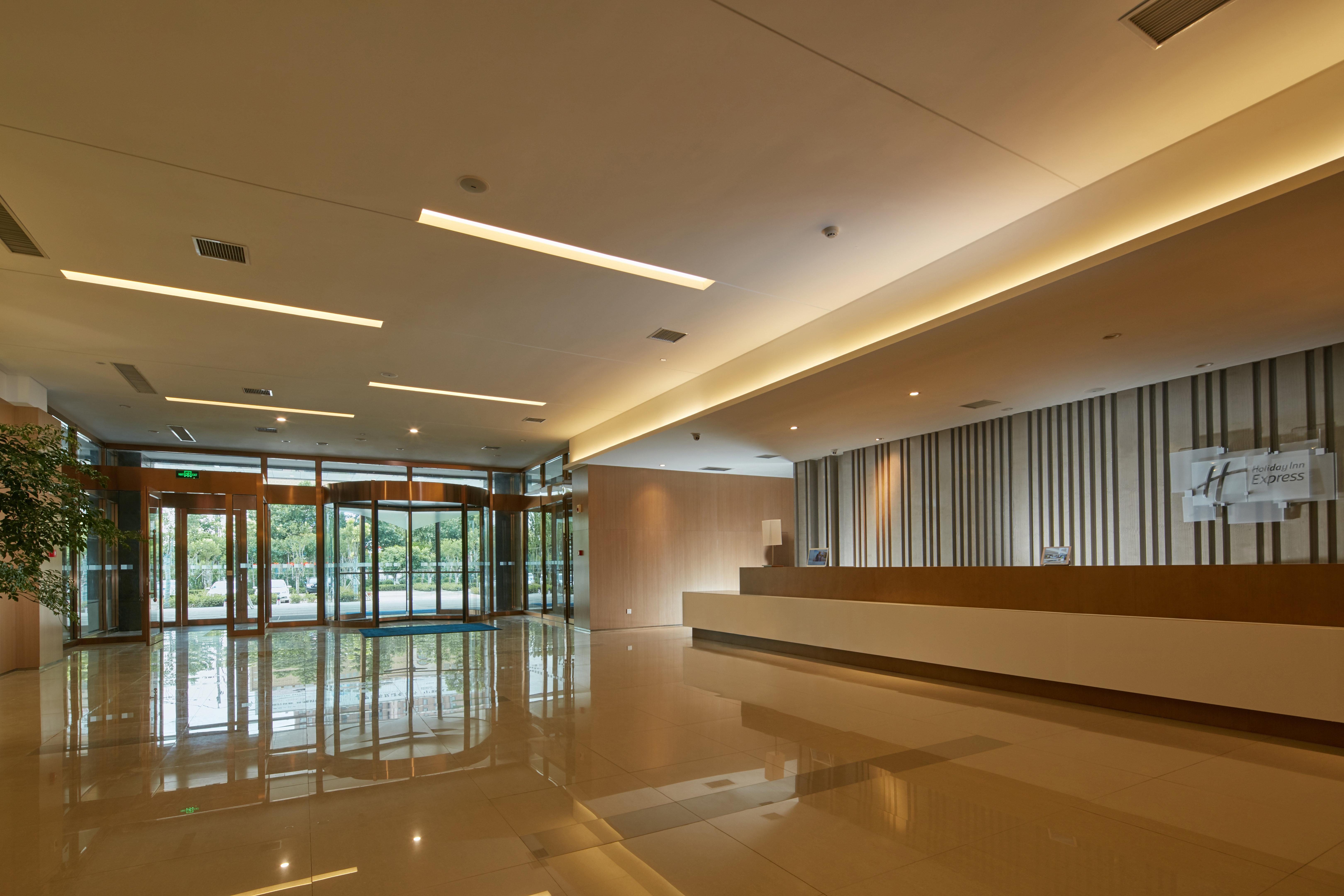 Holiday Inn Express Luoyang Yichuan By Ihg Экстерьер фото